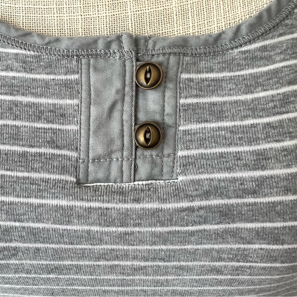 Jones New York Sport Gray Striped Short Sleeves Size Small - Picture 6 of 13